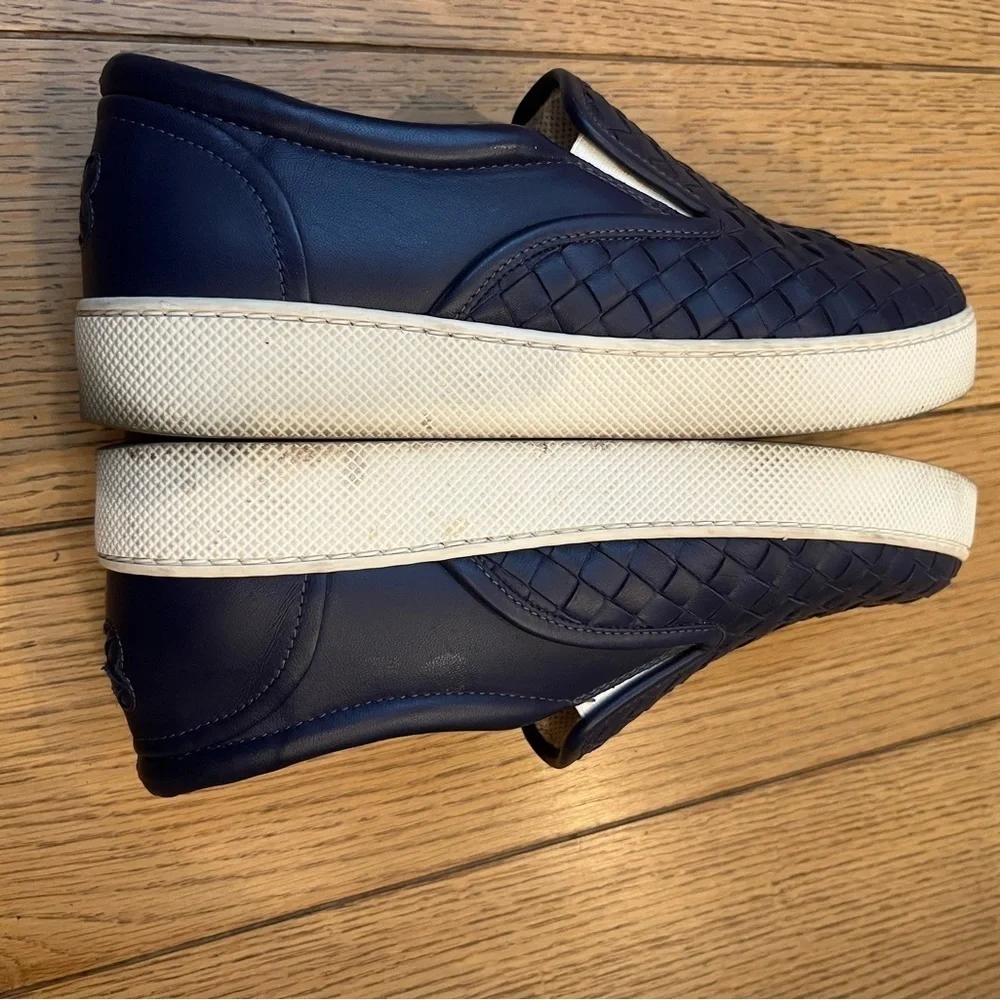 Bottega Veneta Women's Leather Intrecciato Slip On Loafers Navy Blue Siz…